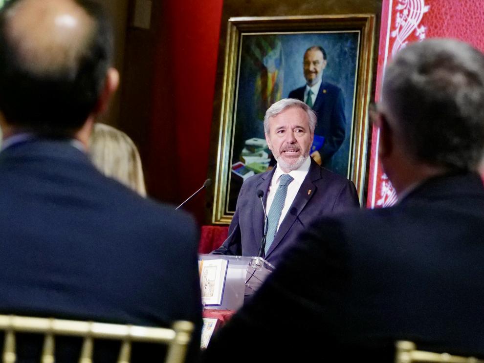 El presidente Azcón, en el Premio Gabriel Cisneros a Javier Lambán.