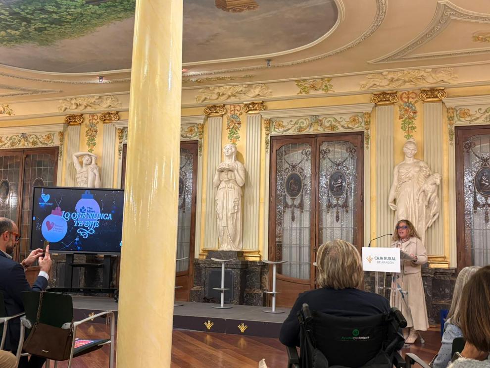 La directora general de Cuidados y Humanización, Estíbaliz Tolosa, presenta la campaña ‘Lo que nunca te dije’.