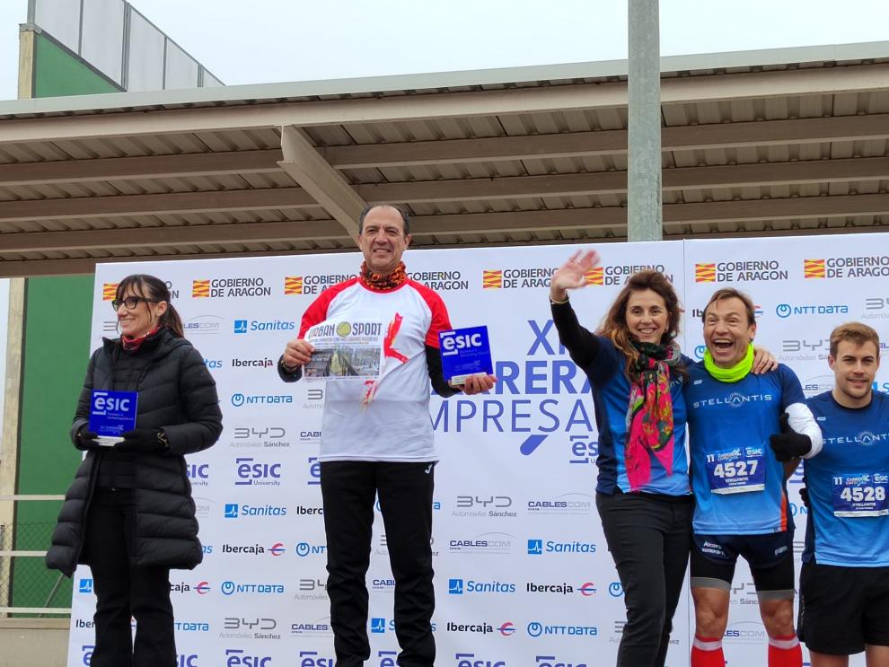 El consejero de Sanidad recoge el primer premio como institución con más equipos inscritos en la XI Carrera de Empresas ESIC.