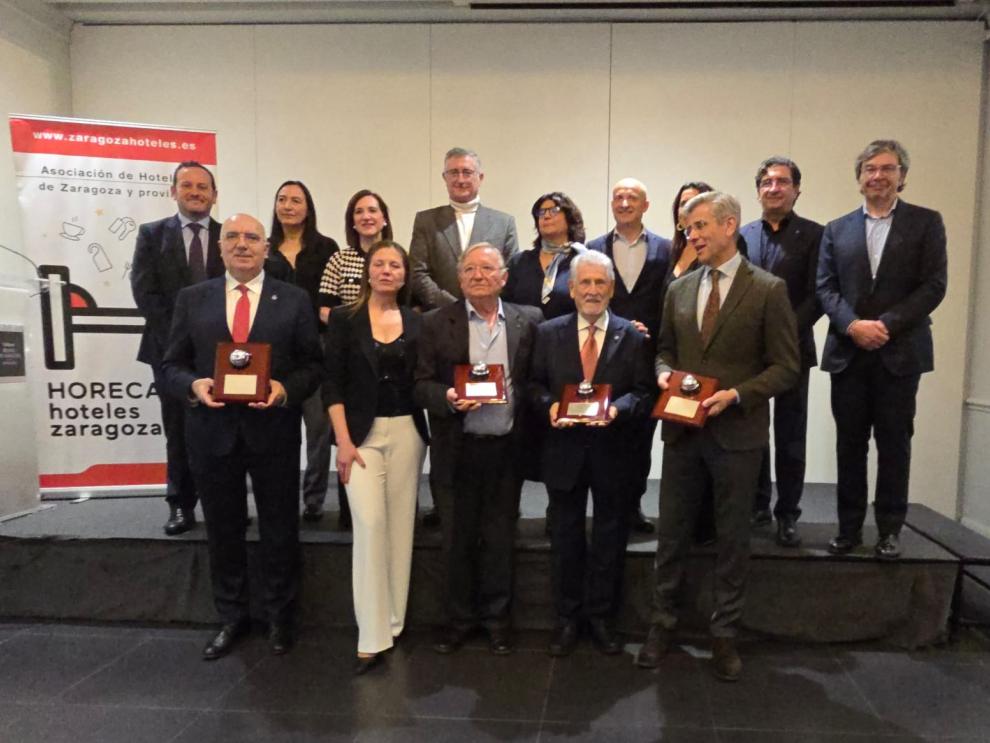 Foto de familia tras la entrega de los galardones.