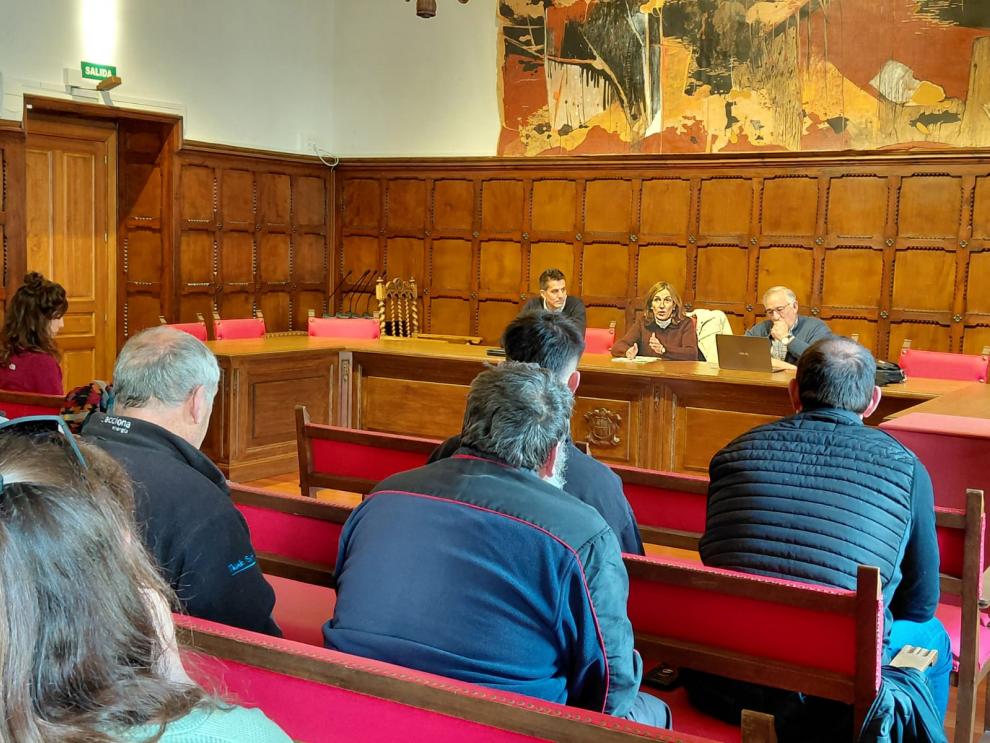 Reuniones informativas sobre la campaña de vacunación preventiva frente a la DNC en el Pirineo aragonés.