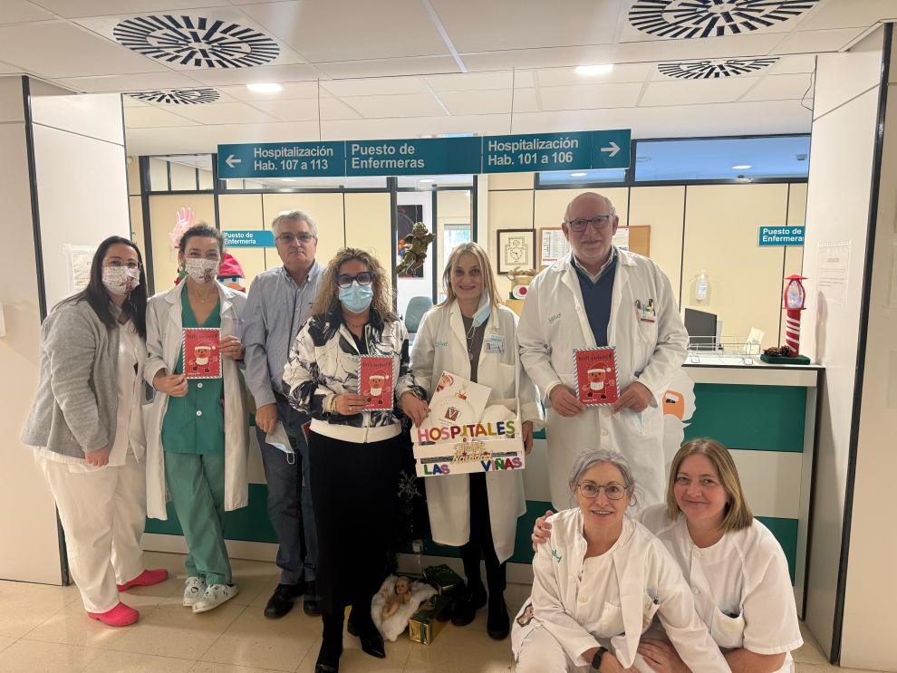 La directora general de Cuidados y Humanización, Estíbaliz Tolosa, ha repartido esta mañana felicitaciones en el Hospital San José de Teruel