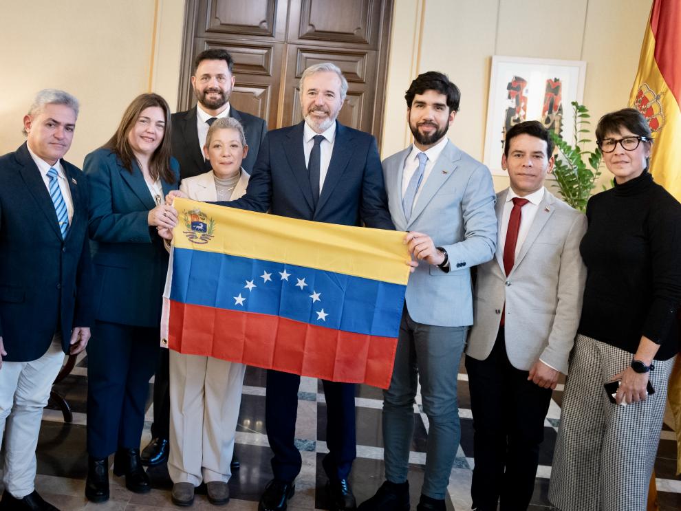 Jorge Azcón ha recibido en el Edificio Pignatelli a la delegación venezolana