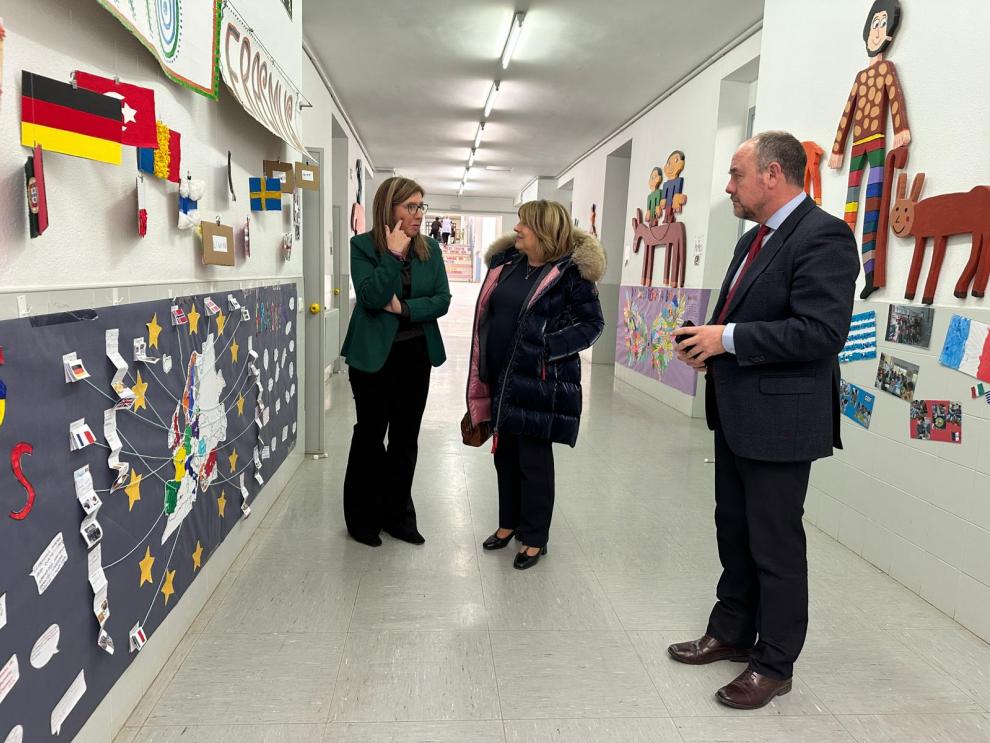 La consejera ha recorrido las instalaciones junto a la directora.