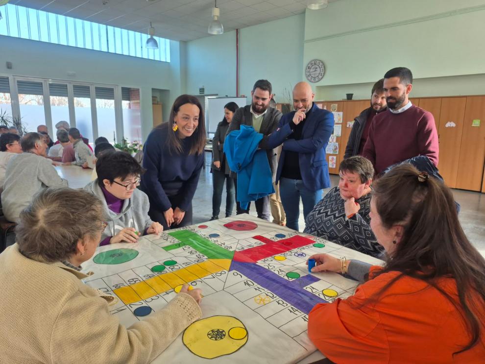 La consejera Susín ha visitado este viernes los recursos de Adislaf en el barrio de Las Fuentes