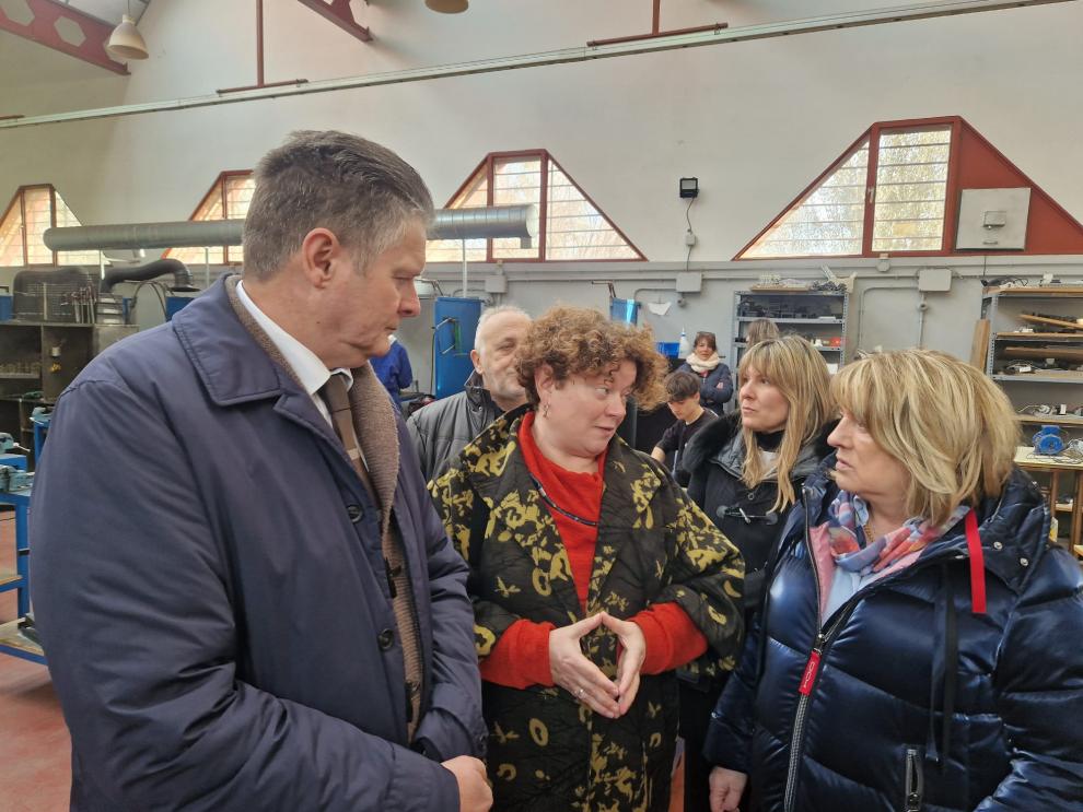 La consejera de Educación ha visitado hoy la localidad de Fraga.