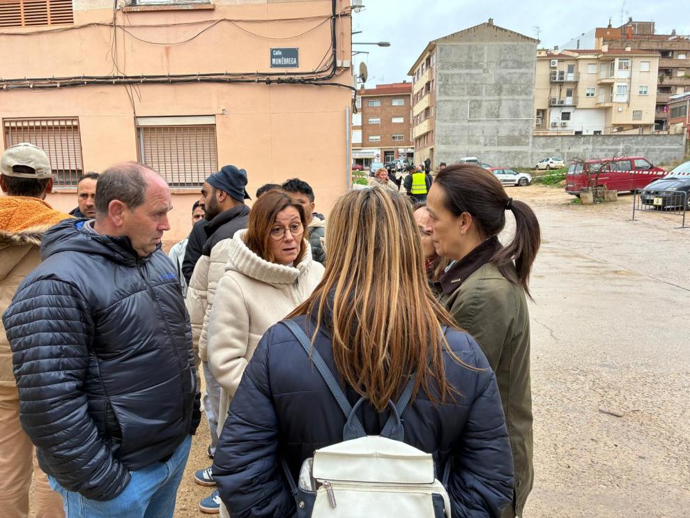 Carmen Susín junto a la alcaldesa de Caspe y al presidente de la Comarca