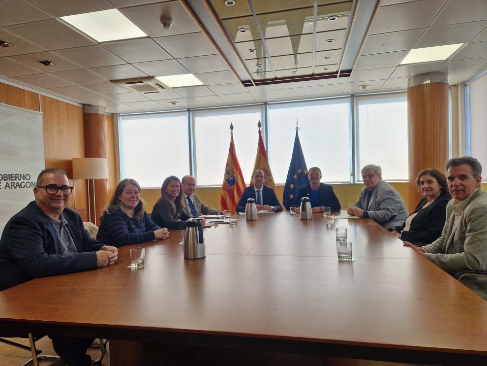 El consejero de Sanidad en funciones, José Luis Bancalero Flores, se reúne con la Federación Española de Enfermedades Raras.