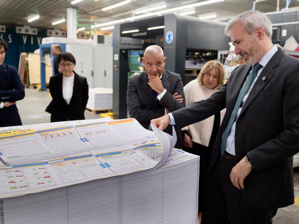 Jorge Azcón visita las instalaciones de Edelvives en Zaragoza
