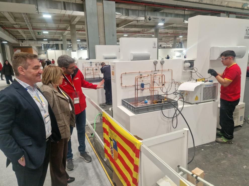 La consejera ha apoyado a los competidores aragoneses en las SpainSkills.