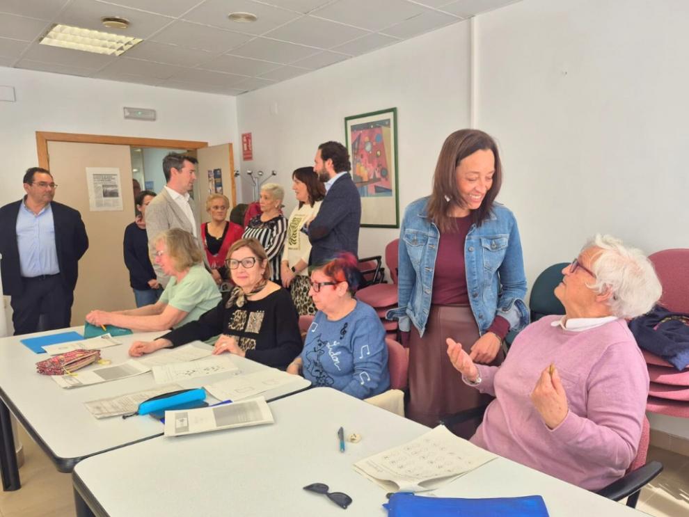 La Consejera en funciones ha visitado este viernes el hogar de personas mayores del IASS en Monzón