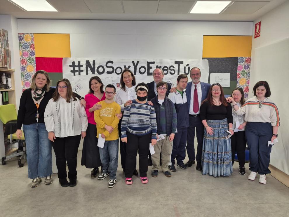 La Consejera en funciones ha visitado Fundación Down Zaragoza este viernes, jornada previa al Día mundial de las personas con síndrome de Down