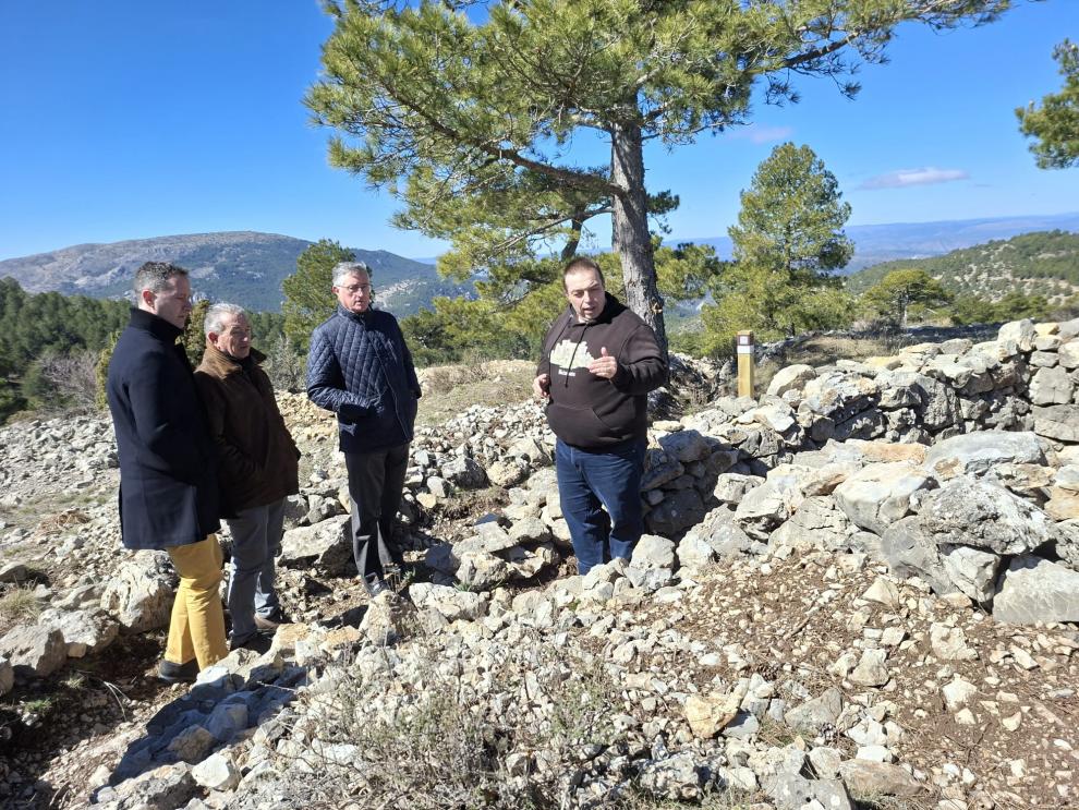 Durante la visita se han recorrido algunos de los búnkeres que se encuentran en el municipio.
