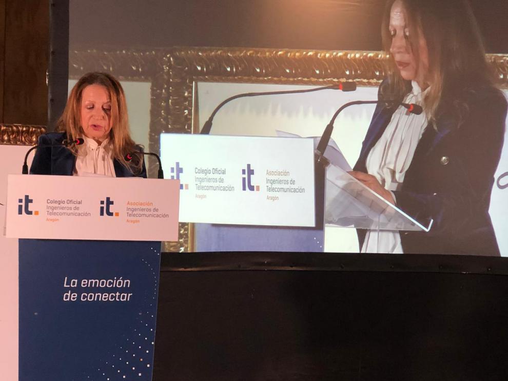 María Ángeles Rincón, en la imagen, se dirige a los asistentes a la Noche de las Telecomunicaciones y la Sociedad de la Información