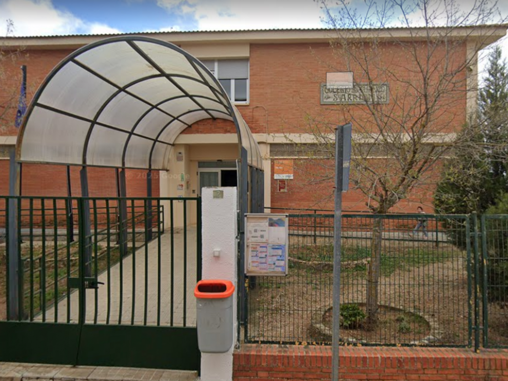 Exterior del CEIP Sarrión, en la localidad del mismo nombre.