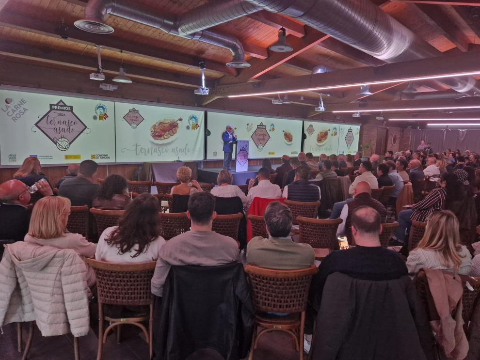 El consejero en funciones, Javier Rincón, ha asistido a la entrega de los Premios del V Mes del Ternasco Asado de Aragón