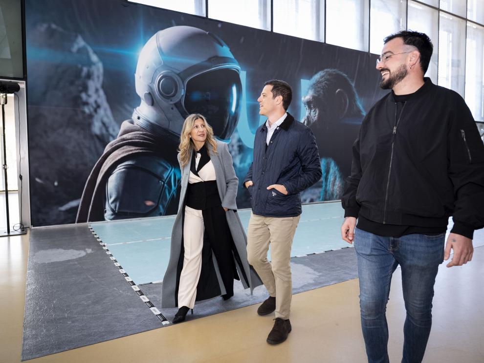 La vicepresidenta en funciones ha visitado este lunes el montaje de The Wave