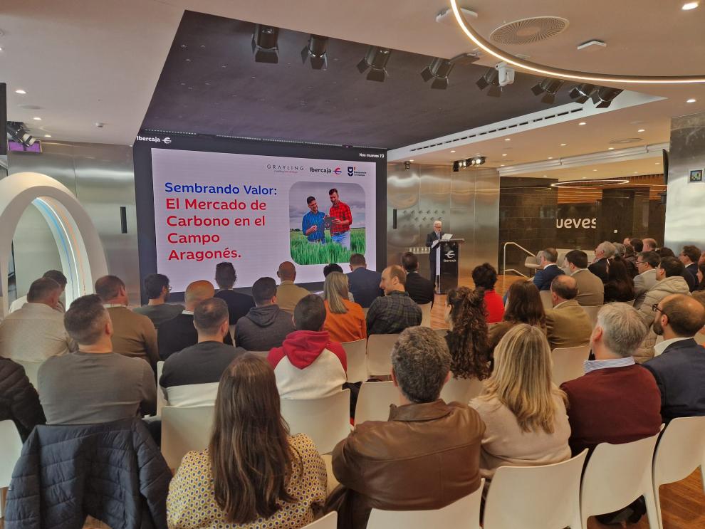 El consejero en funciones, Javier Rincón, ha asistido a la jornada 'Sembrando valor: el mercado de carbono en Aragón' organizada por Ibercaja.