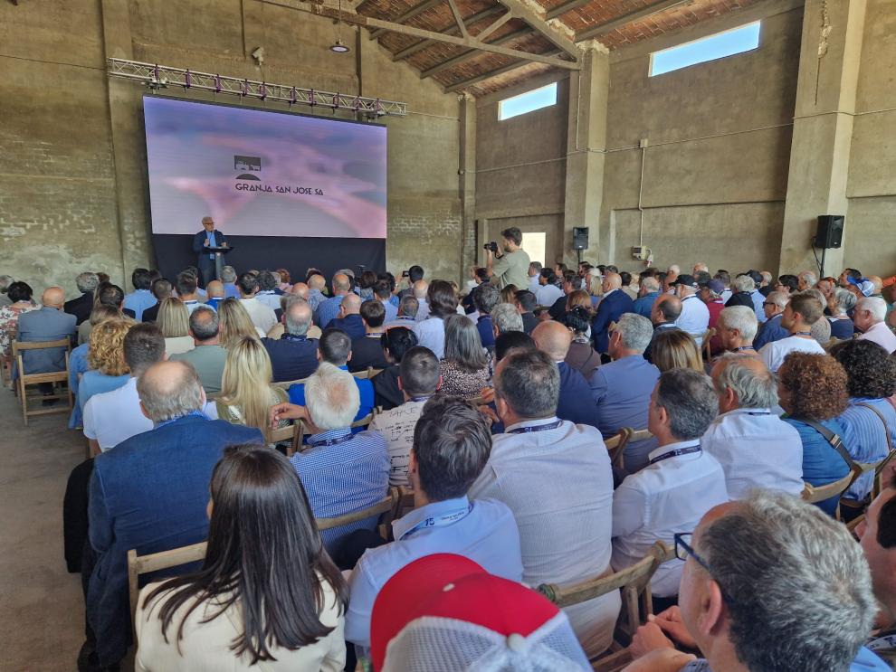 El consejero en funciones Javier Rincón celebra los 75 años de Granja San José en Tamarite de Litera (Huesca).