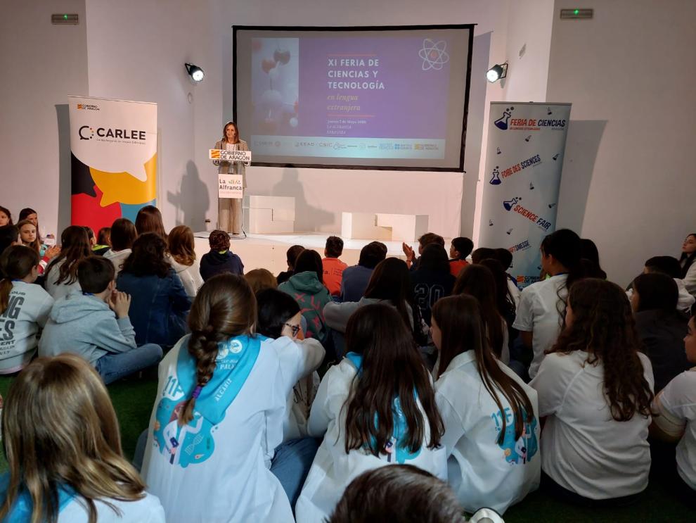 La consejera Carmen Susín en su visita al nuevo aulario en el IES Salvador Victoria de Monreal del Campo