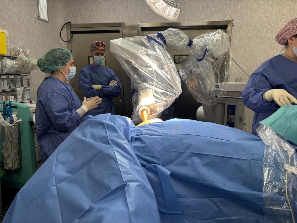 Intervención de radioterapia intraoperatoria realizada en el Hospital de Calatayud dentro del programa de la UCMORA.