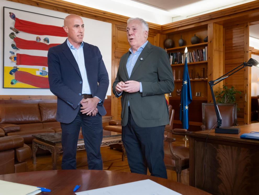 El consejero Octavio López y el director general de Transportes, David Sánchez Fraile.