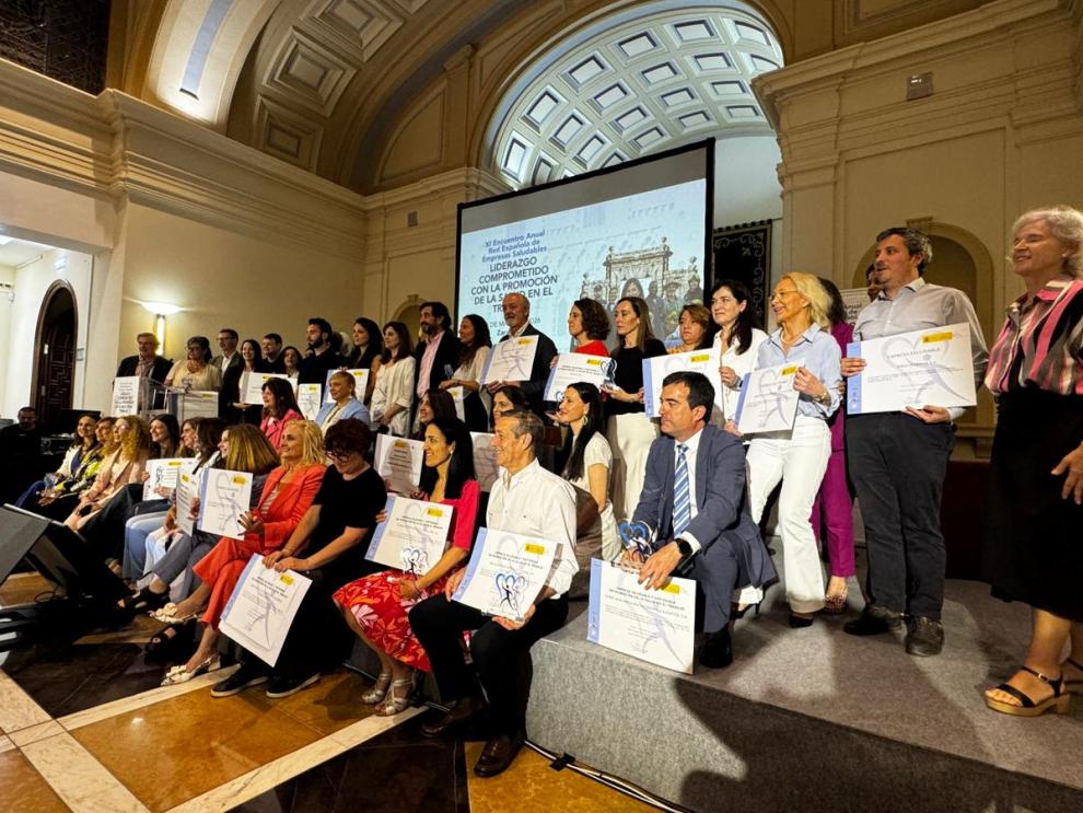 Foto de familia de los premiados