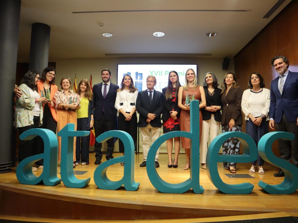 Premiados y autoridades a la conclusión de la XVII edición de los Premios Atades
