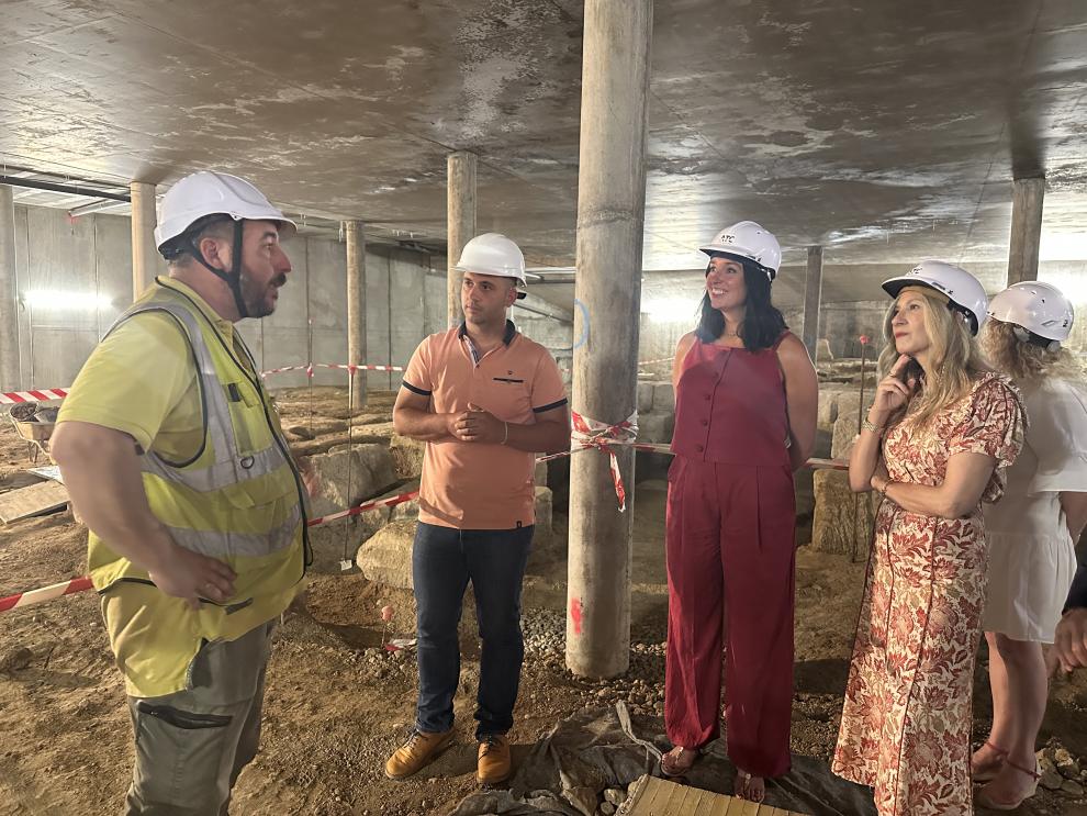 Visita a las obras del yacimiento del Círculo Católico en Huesca.