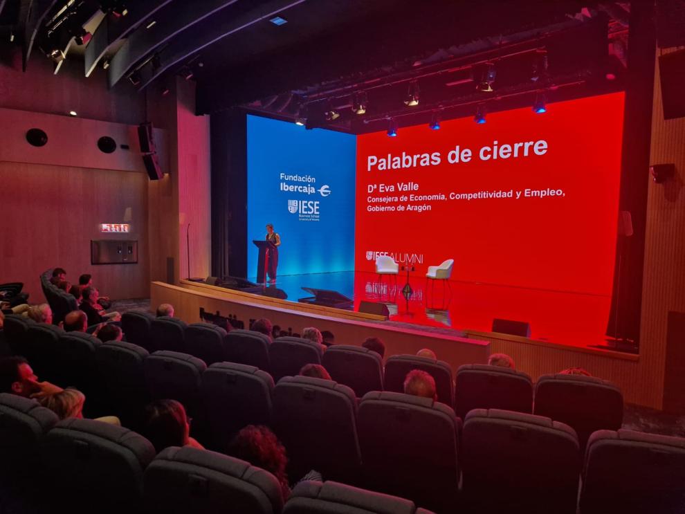 La consejera Eva Valle ha clausurado el encuentro anual de Alumni IESE Aragón y ha destacado el papel del talento y la innovación en el futuro económico de la Comunidad.