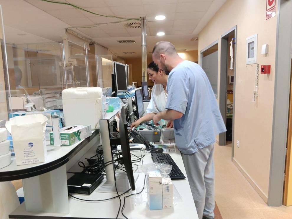 Personal de Cardiología, organizando el traslado de la Unidad