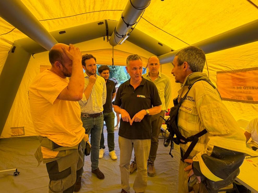 El consejero de Medio Ambiente y Turismo en el Gobierno de Aragón, Luis Biendicho, en el PMA del incendio forestal de La Fueva (Huesca)