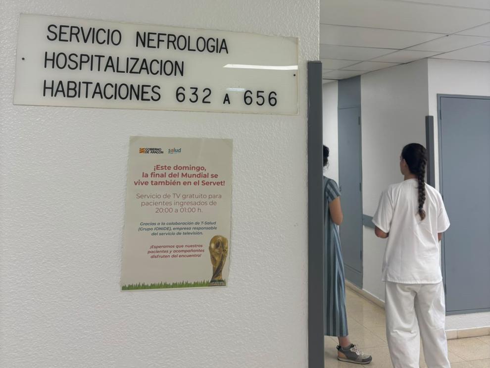 En el Servet se han colocado carteles para informar del servicio gratuito de televisión durante el partido de la Final