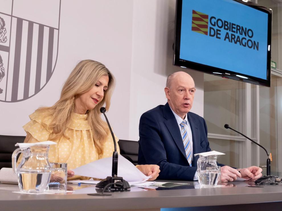 La vicepresidenta y el consejero de Sanidad en la rueda de prensa posterior al Consejo de Gobierno