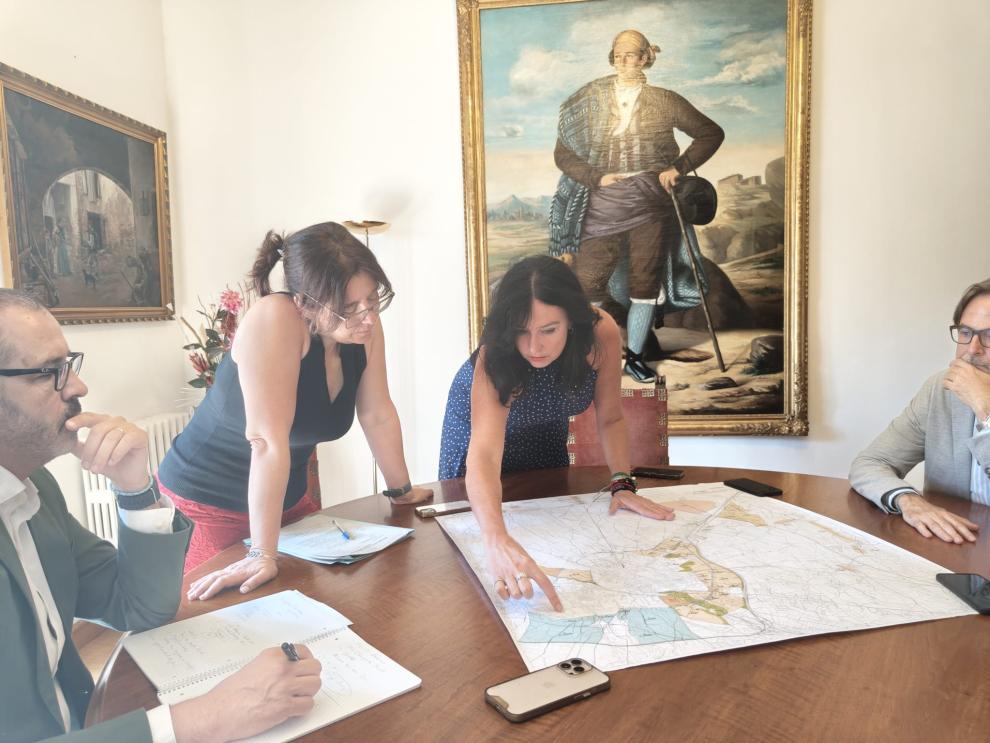 La consejera de Economía, Eva Valle, se ha reunido con la alcaldesa de Huesca, Lorena Orduna