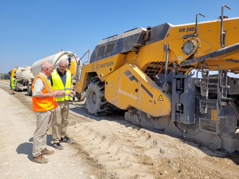 Miguel Ánger Arminio se ha desplazado al tramo en obras de la A-230 donde se ejecuta el nuevo firme.