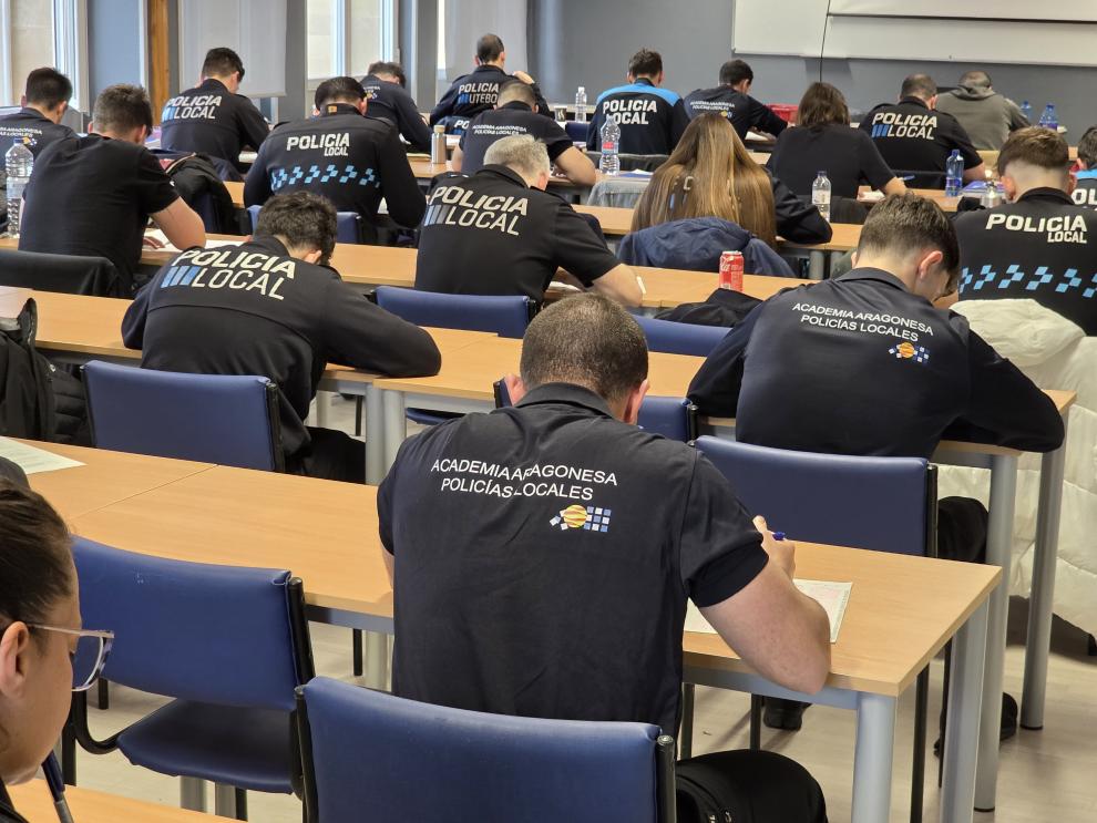 Los opositores aprobados en la primera convocatoria unificada, durante su formación en la Academia Aragonesa de Policías Locales.