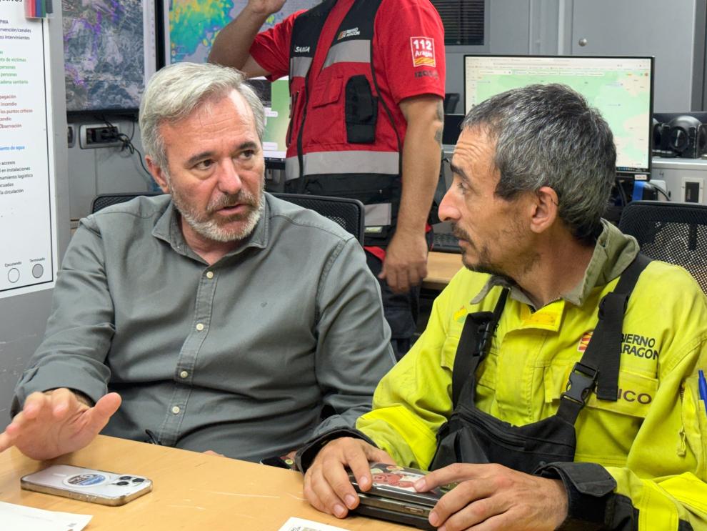 El presidente del Gobierno de Aragón, Jorge Azcón, en el Puesto de Mando Avanzado de las Peñas de Riglos durante la celebración del CECOPI de esta tarde