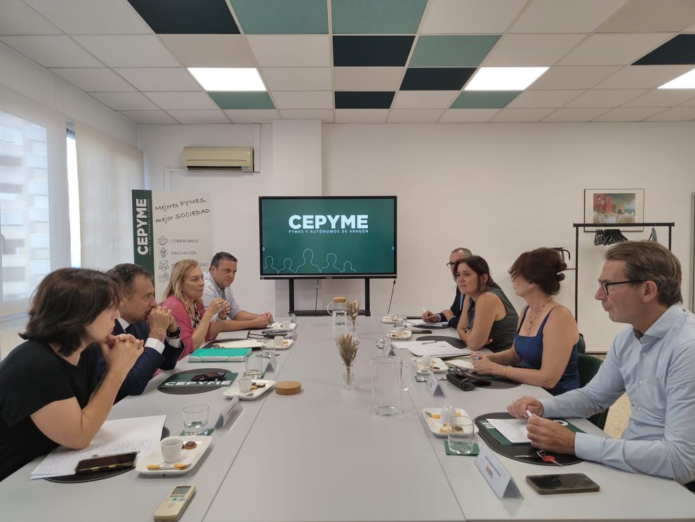 La consejera de Economía, Competitividad y Empleo, Eva Valle, ha realizado su primera visita institucional a Cepyme Aragón en la que se ha reunido con representantes de las tres provincias aragonesas.