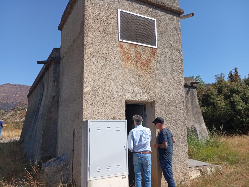 Técnicos del IAA en el depósito de La Peña Estación