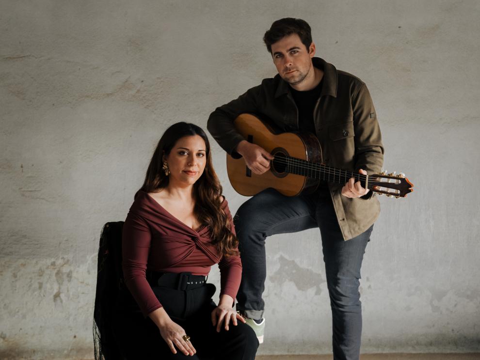 Pilar Flores, acompañada a la guitarra por Iván Sampietro, actuará este viernes en la Real Maestranza de Caballería