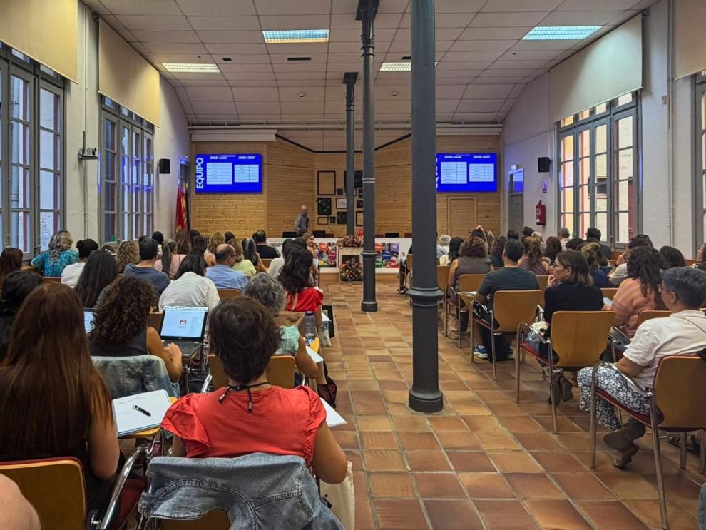 Asistentes a la jornada de COFOs en el CP Juan de Lanuza, en Zaragoza