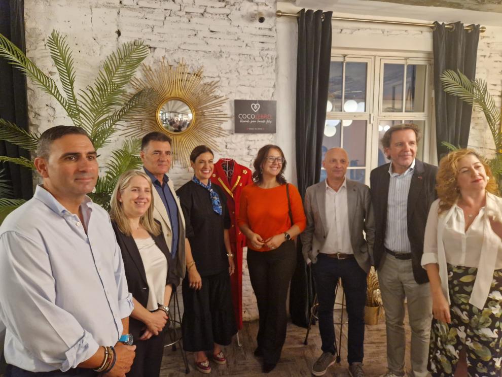 La consejera de Economía, Competitividad y Empleo Eva Valle ha participado en una iniciativa que une moda, hostelería y solidaridad.