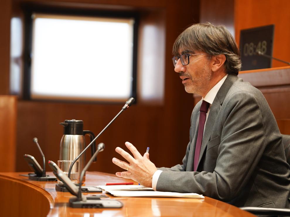 El director general de Servicios Jurídicos, Juan Pérez Mas, en su comparecencia este lunes en comisión en las Cortes de Aragón