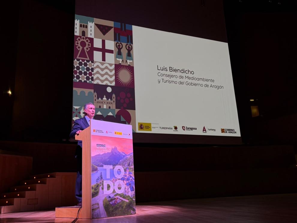 El consejero de Medio Ambiente y Turismo, Luis Biendicho, durante su intervención en el acto de bienvenida de Turespaña