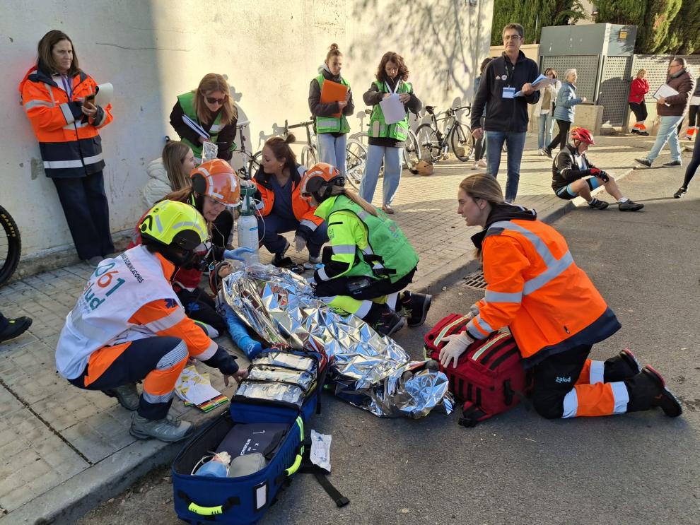 El simulacro de accidente de tráfico realizado esta mañana en Sariñena, en la imagen, ha abierto la II Feria de la Salud Monegros Centro