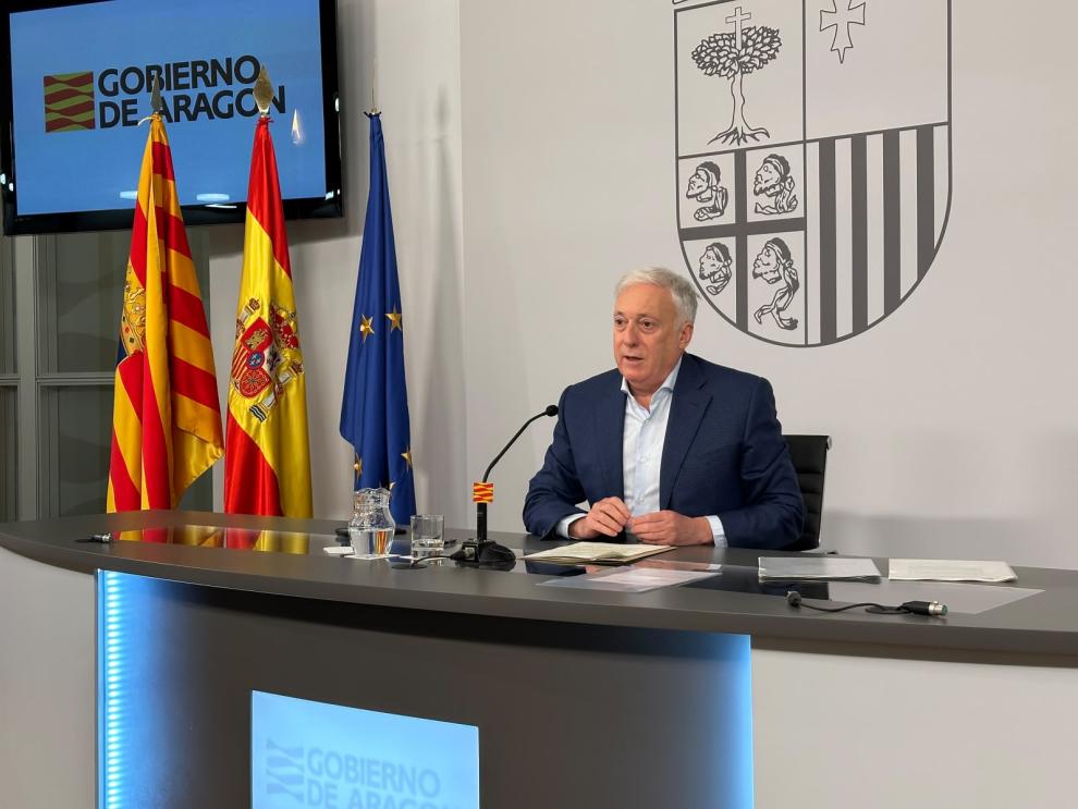 El consejero de Vivienda, Fomento, Logística y Cohesión Territorial del Gobierno de Aragón, Octavio López, en la rueda de prensa posterior al Consejo de Gobierno