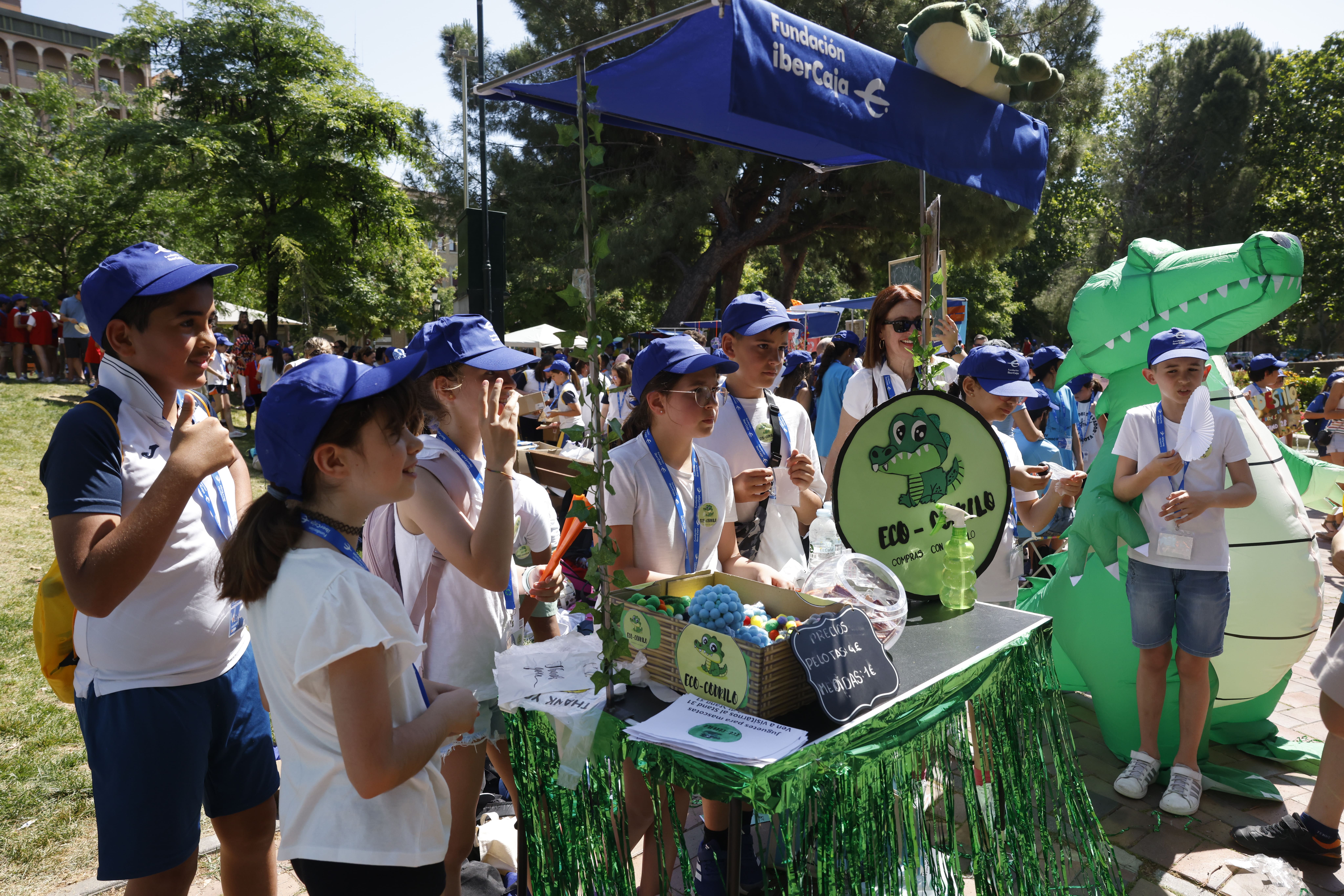 Fotografía de grupo con los ganadores.